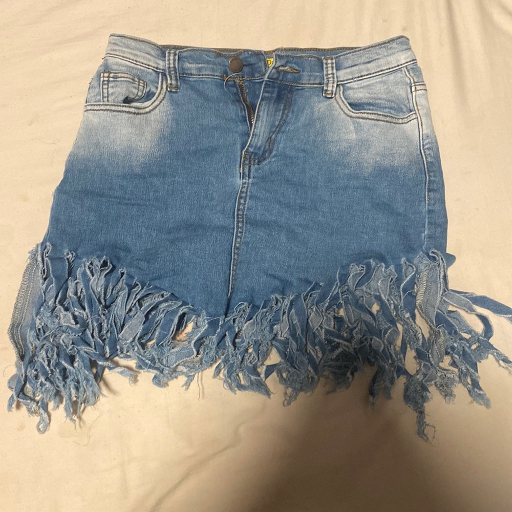 Tight skirt size medium and well fitted.
